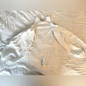 NWOT Zara white bodysuit 025